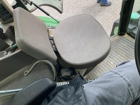 Image of John Deere 5100E equipment image 3