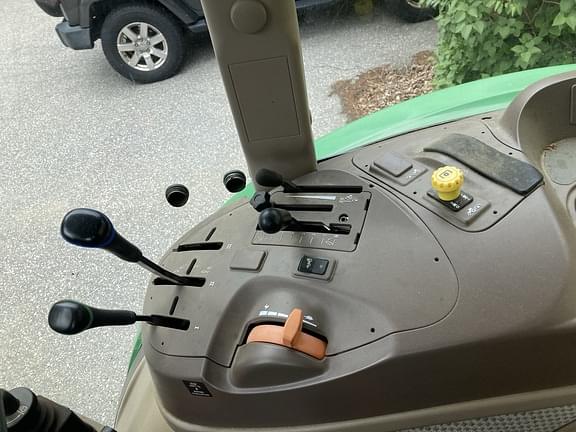 Image of John Deere 5100E equipment image 4