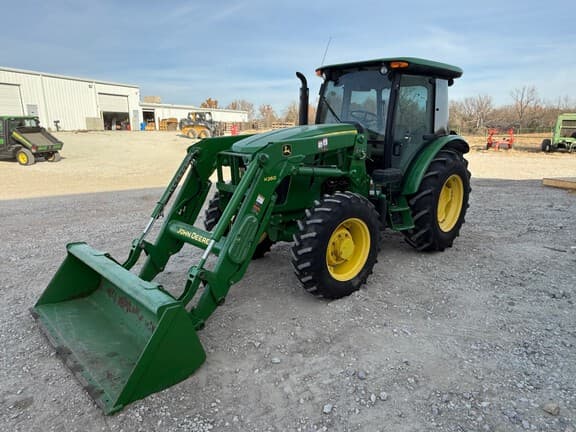 Image of John Deere 5100E equipment image 3