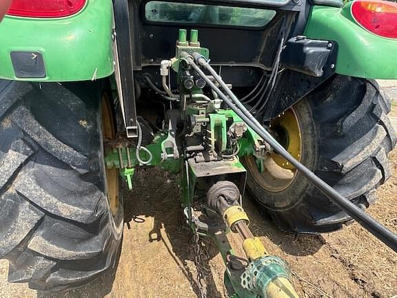 Image of John Deere 5100E equipment image 4