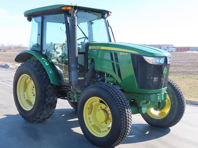 Image of John Deere 5100E equipment image 3