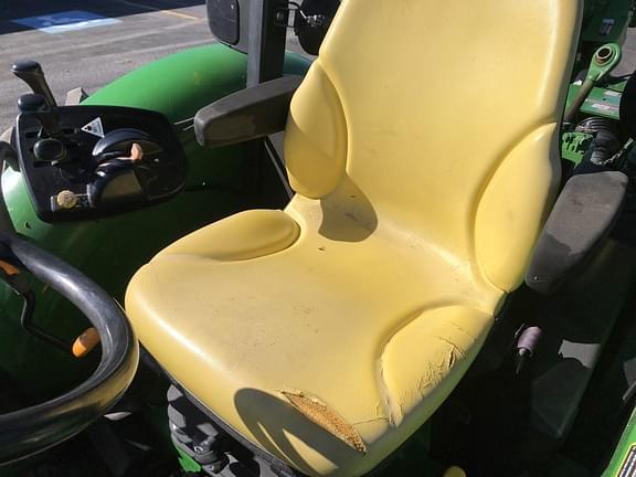 Image of John Deere 5100E equipment image 4