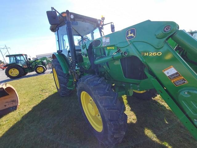 Image of John Deere 5100E equipment image 3