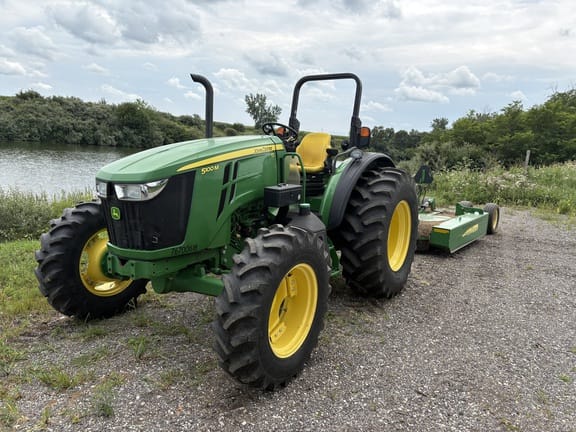 2015 John Deere 5100M Equipment Image0
