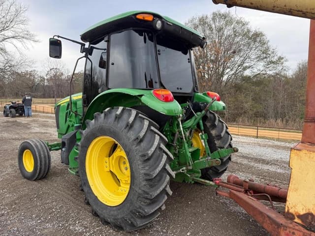 Image of John Deere 5100M equipment image 4