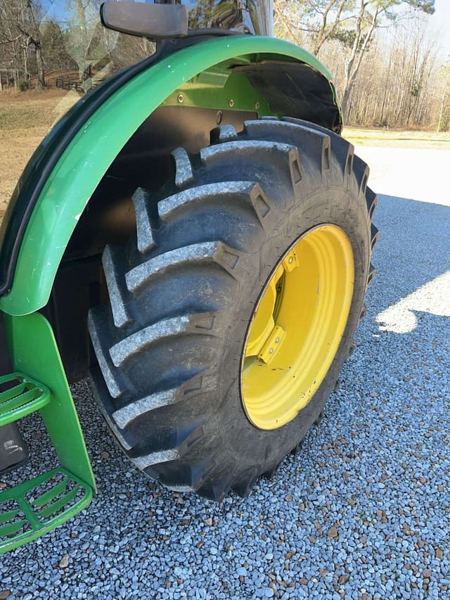 Image of John Deere 5100M equipment image 4