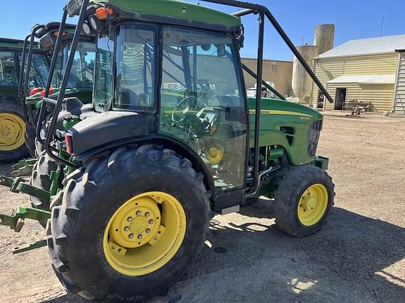 Image of John Deere 5101EN equipment image 3