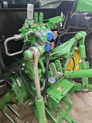 Image of John Deere 5115M equipment image 3