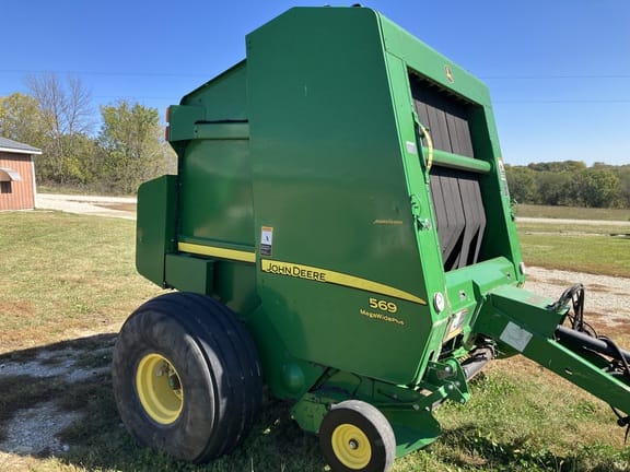 2015 John Deere 569 MegaWide Plus Equipment Image0