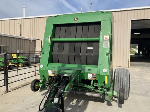 Image of John Deere 569 MegaWide Plus equipment image 1