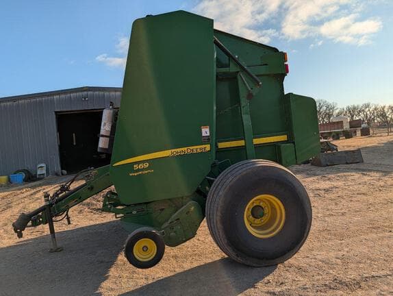 Image of John Deere 569 MegaWide Plus equipment image 2