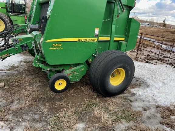 Image of John Deere 569 MegaWide Plus equipment image 4