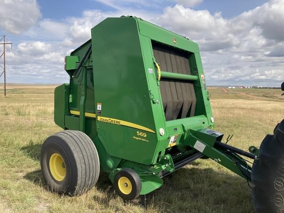 Image of John Deere 569 MegaWide Plus equipment image 1
