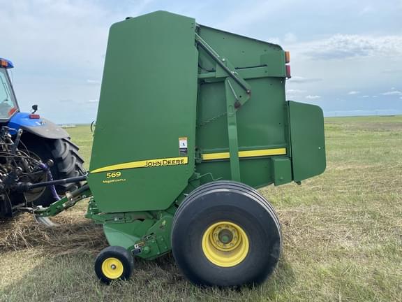 Image of John Deere 569 MegaWide Plus equipment image 1