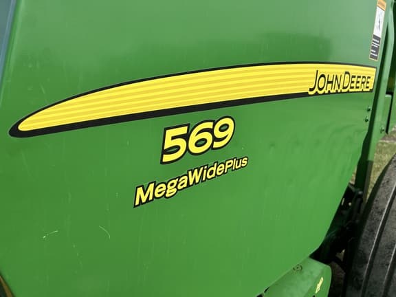 Image of John Deere 569 MegaWide Plus equipment image 1
