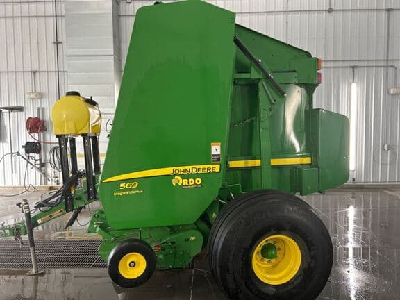 Image of John Deere 569 equipment image 1
