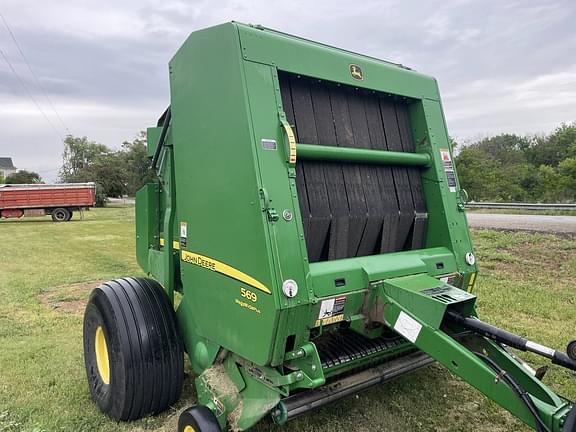 Image of John Deere 569 MegaWide Plus equipment image 1