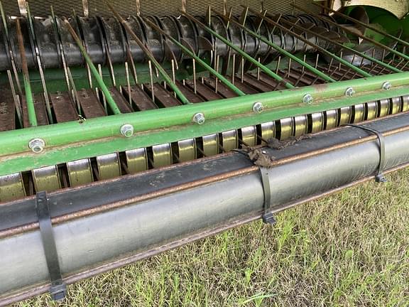 Image of John Deere 569 MegaWide Plus equipment image 4