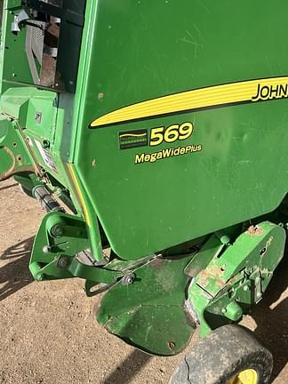 Image of John Deere 569 MegaWide Plus equipment image 1