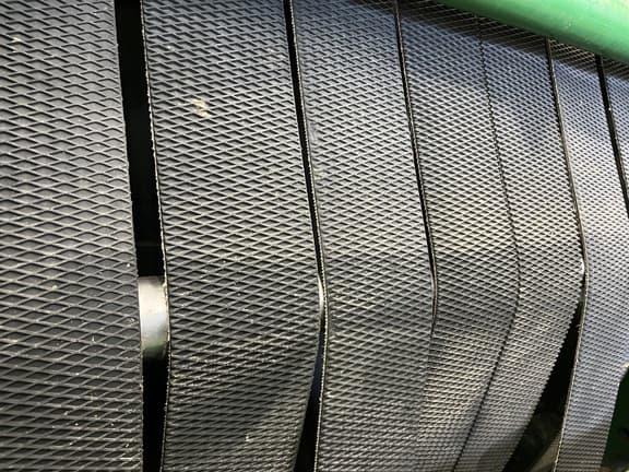 Image of John Deere 569 MegaWide Plus Image 1