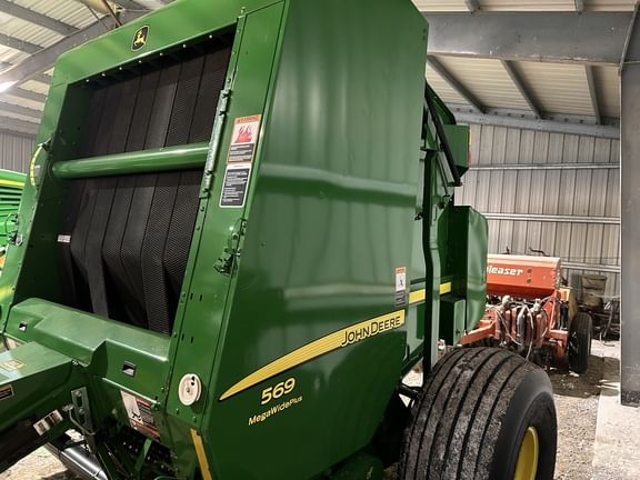 2015 John Deere 569 MegaWide Plus Equipment Image0