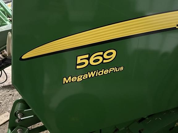 Image of John Deere 569 MegaWide Plus equipment image 2