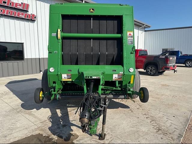 Image of John Deere 569 MegaWide Plus equipment image 1