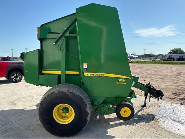 Image of John Deere 569 MegaWide Plus equipment image 3