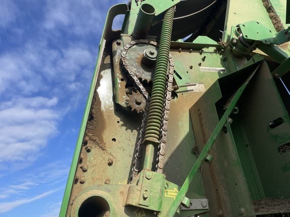 Image of John Deere 569 MegaWide Plus equipment image 4