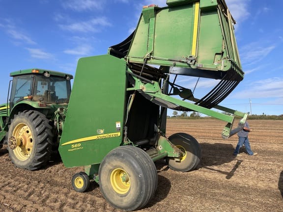 2015 John Deere 569 MegaWide Plus Equipment Image0