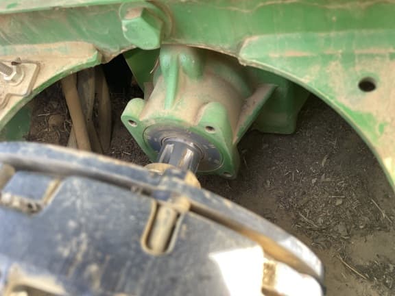 Image of John Deere 569 MegaWide Plus equipment image 1