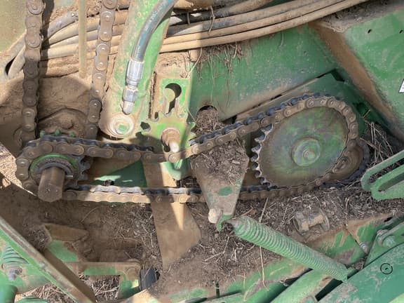 Image of John Deere 569 MegaWide Plus equipment image 3