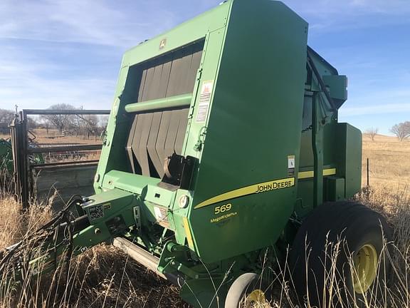 Image of John Deere 569 MegaWide Plus equipment image 4