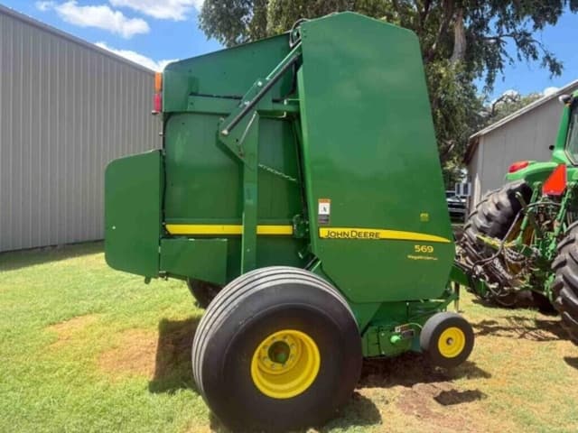 Image of John Deere 569 MegaWide Plus equipment image 3