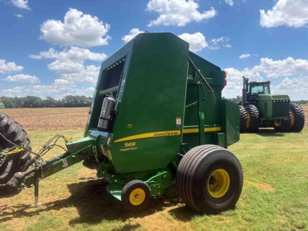 2015 John Deere 569 MegaWide Plus Equipment Image0