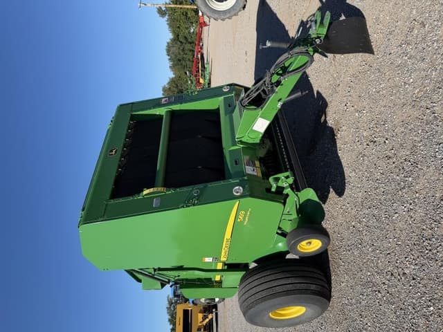 Image of John Deere 569 equipment image 1