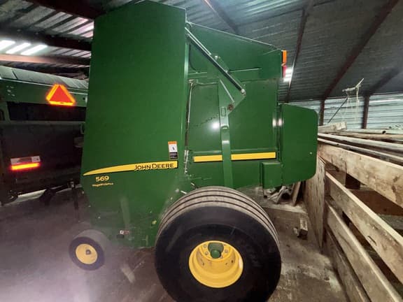 Image of John Deere 569 MegaWide Plus equipment image 3