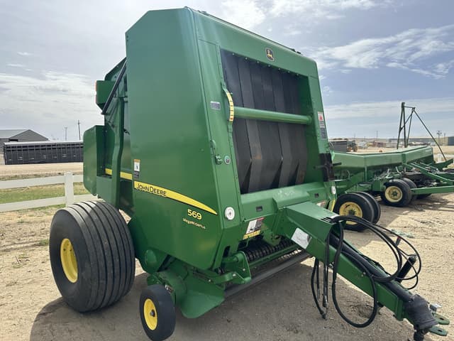 Image of John Deere 569 MegaWide Plus equipment image 2