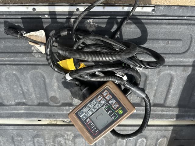 Image of John Deere 569 MegaWide Plus equipment image 1