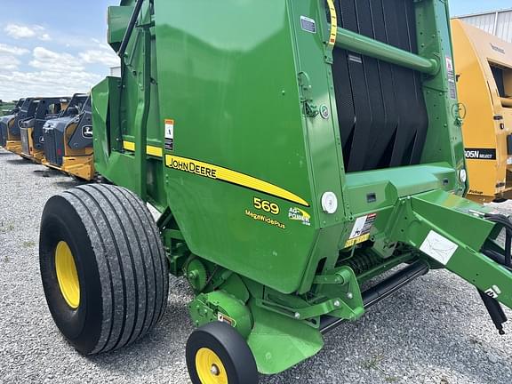 Image of John Deere 569 MegaWide Plus equipment image 1