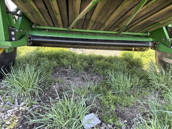 Image of John Deere 569 MegaWide Plus equipment image 2