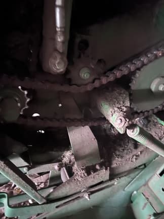 Image of John Deere 569 MegaWide Plus equipment image 3