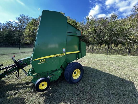 Image of John Deere 569 MegaWide Plus equipment image 1