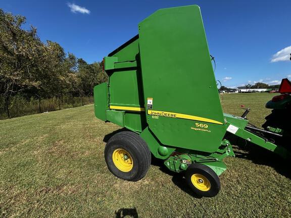 Image of John Deere 569 MegaWide Plus equipment image 2
