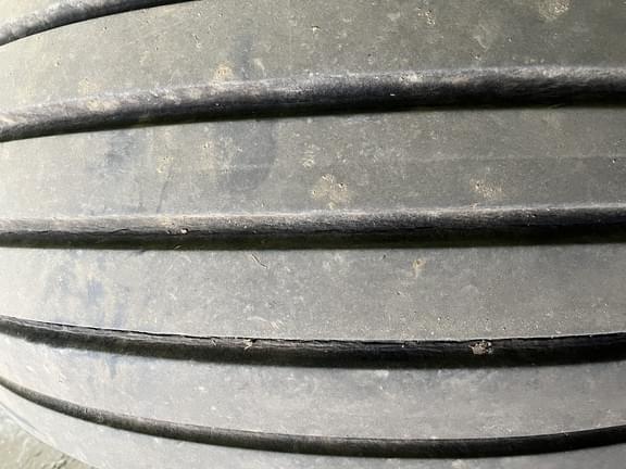 Image of John Deere 569 MegaWide Plus equipment image 4