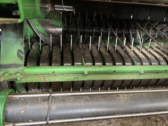 Image of John Deere 569 MegaWide Plus equipment image 4