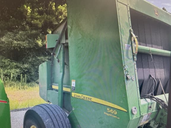 Image of John Deere 569 MegaWide Plus Image 1