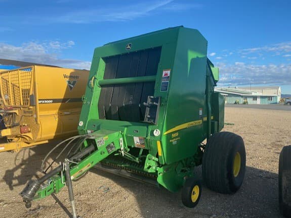 Image of John Deere 569 MegaWide Plus equipment image 1
