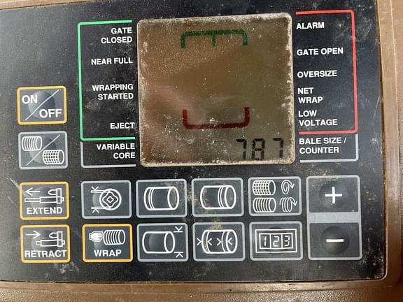 Image of John Deere 569 MegaWide Plus equipment image 4