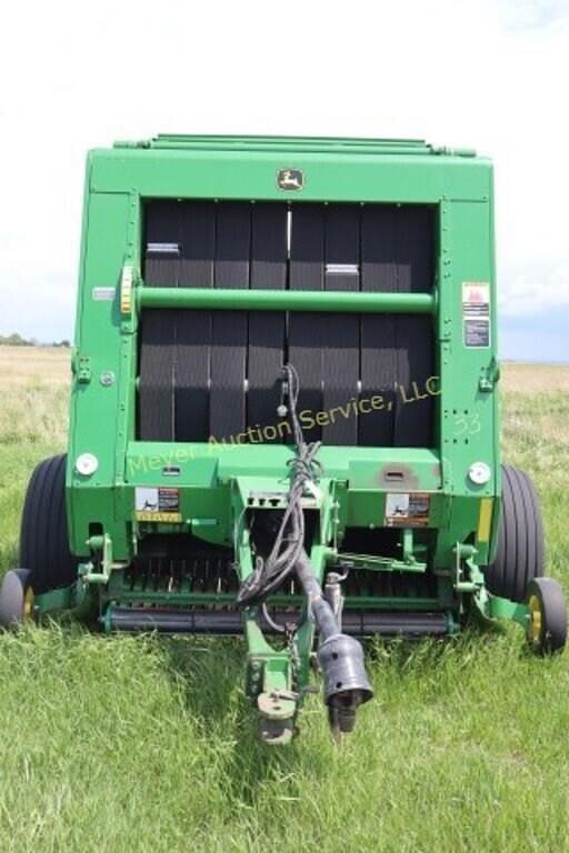 Image of John Deere 569 MegaWide Plus equipment image 1